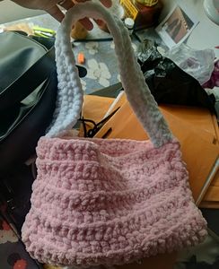 pink-crochet-bag