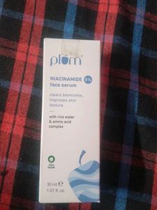 plum niacinamide serum
