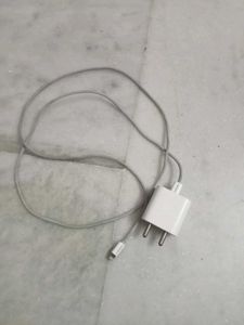 NEW AND ORIGINAL 20 WATT MOBILE CHARGER APPLE