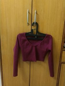 Ribbed Full Sleeves Crop Top