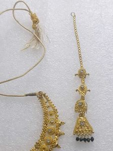 Black Bead Gold Tone Jewelry Set - Hook Earrings