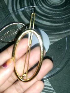 Elegant Oval Shaped Hair Brooch