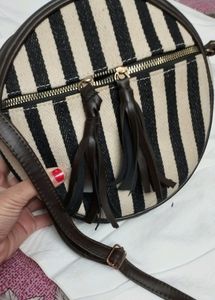 🆕 Girls sling bag👜.           women, beauty, forever 21, Shein, biba, handbags, bags, Zara, party wear, sling bag, Accessories,
