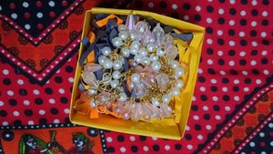 Elegant Pearl &amp; Crystal bracelet