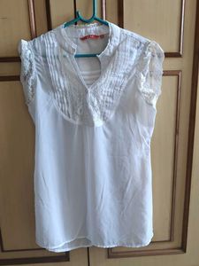 Elle White Top With Lace Trimmings