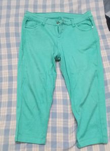 Capri 3/4 Jeans with Stylish Shirt