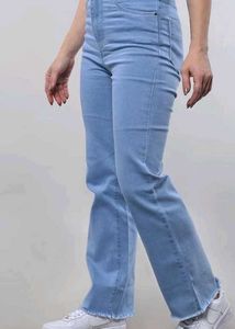 Light Wash Frayed Hem Jeans