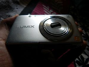 Panasonic DMC-FH6 Camera