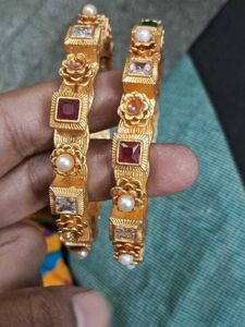 Elegant Gold Kangan