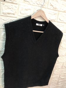 Uniqlo Original Black Sweater Vest🕶️‼️