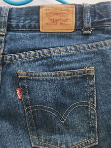 LEVIS STRAIGHT FIT JEANS
