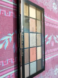 Makeup Revolution Eyeshadow Palette