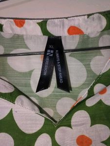 Retro Floral Print Short Kurti.