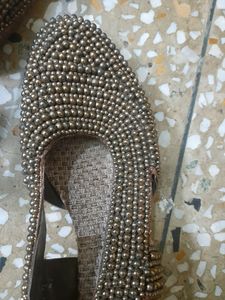 Pearl sandal