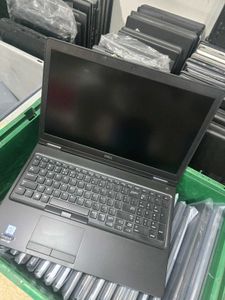 Laptop Dell Latitude 5590