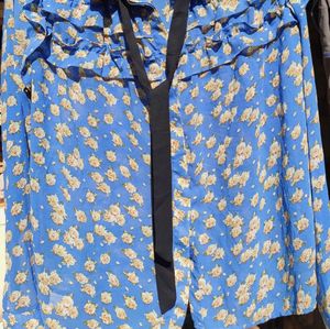 Floral Ruffle Blouse💙🩵🌸🌷
