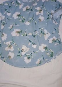 Trendy Floral Feminine Top
