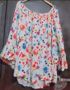 6 Tops &amp; 1 Winter Bedsheet Combo