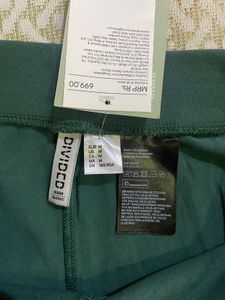 H&amp;M women’s Green Shorts (M)