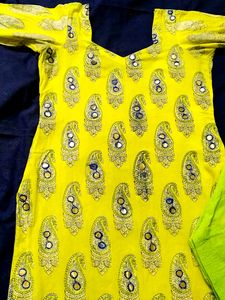 Cotton Kurta Set, Very Comfortable To Wear, Suit Or Salwar Sat Cunni Nhi H. Salvar Ki L- 38 Suit Ki L- 37.  False Baju Pr Se Thoda Print Hata Hua H Seen In Last Pic