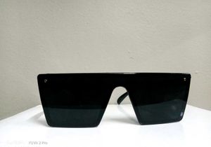 Chic Black Sunglasses