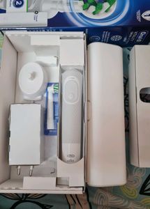 Oral B Vitality Model With Travel Case