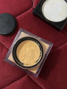 Huda Beauty Loose Setting Powder Blondie