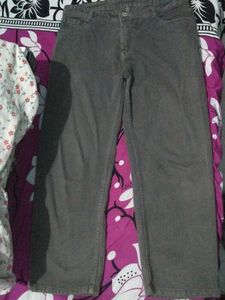 Gray Jeans for casual date and style up with beaut