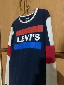 Levi&#39;s Graphic Tee With Premium Levis Logo