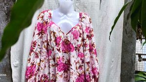 4226. SHEIN CUTE FLORAL DRESS