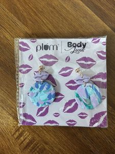 Cute kiss shaped earrings