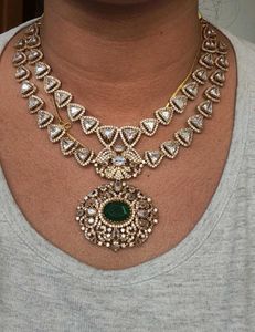 Sujana Ad Neck Set