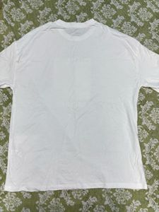 Casual Tee with cute cat print .