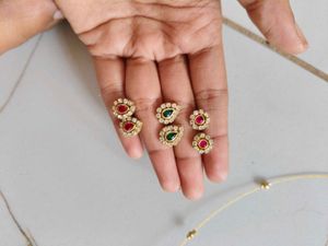 Invisible chain + 3pairs of earing studs