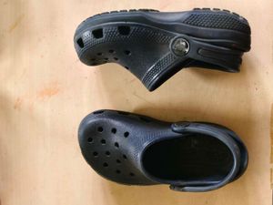 Kids Crocs - Black 4-5 years