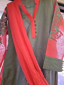 Beautiful Kurta Set With Embroidered Sleeves