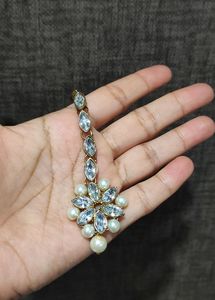 Kundan Earrings And Mangtika Set