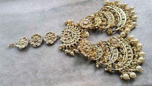 Elegant Pearl &amp; Kundan Matha Patti And Earrings