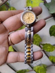 Elegant  Gold-Tone Women&#39;s Watch