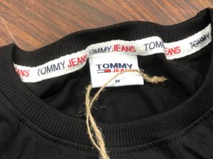 Tommy Hilfiger Tee Chest Size 38”