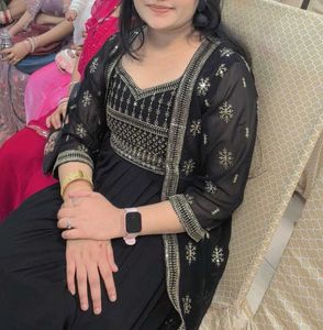 Elegant Black &amp; Gold  three piece no coin like new