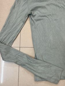 Fitted Stretchy T-shirt ! Size S-M