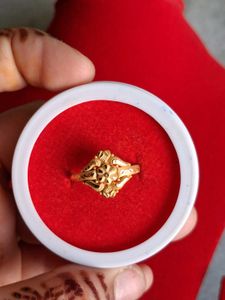 Elegant Gold Ring