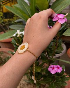 White Daisy Bracelet Resin