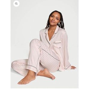 Victoria&#39;s Secret Pajama Set