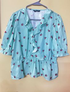 Green Top With Short Sleeves