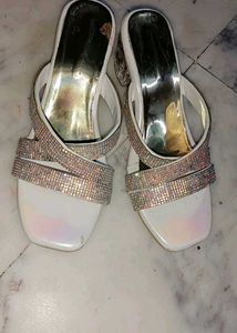 White Chain Glass 👠 Heel