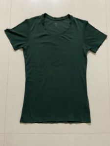 Uniqlo Green Casual T-Shirt