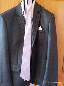 Men's Grey Suit & Tie Set