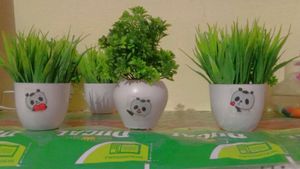 Cute 🥰 Artificial Flower Pot